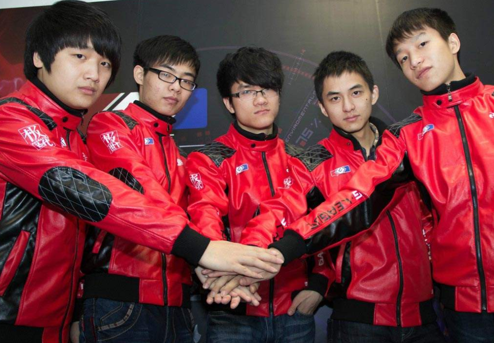 比利亚雷亚尔vs奥萨苏纳：尼古拉-佩佩、阿约塞-佩雷斯首发，布季米尔、博约莫出战